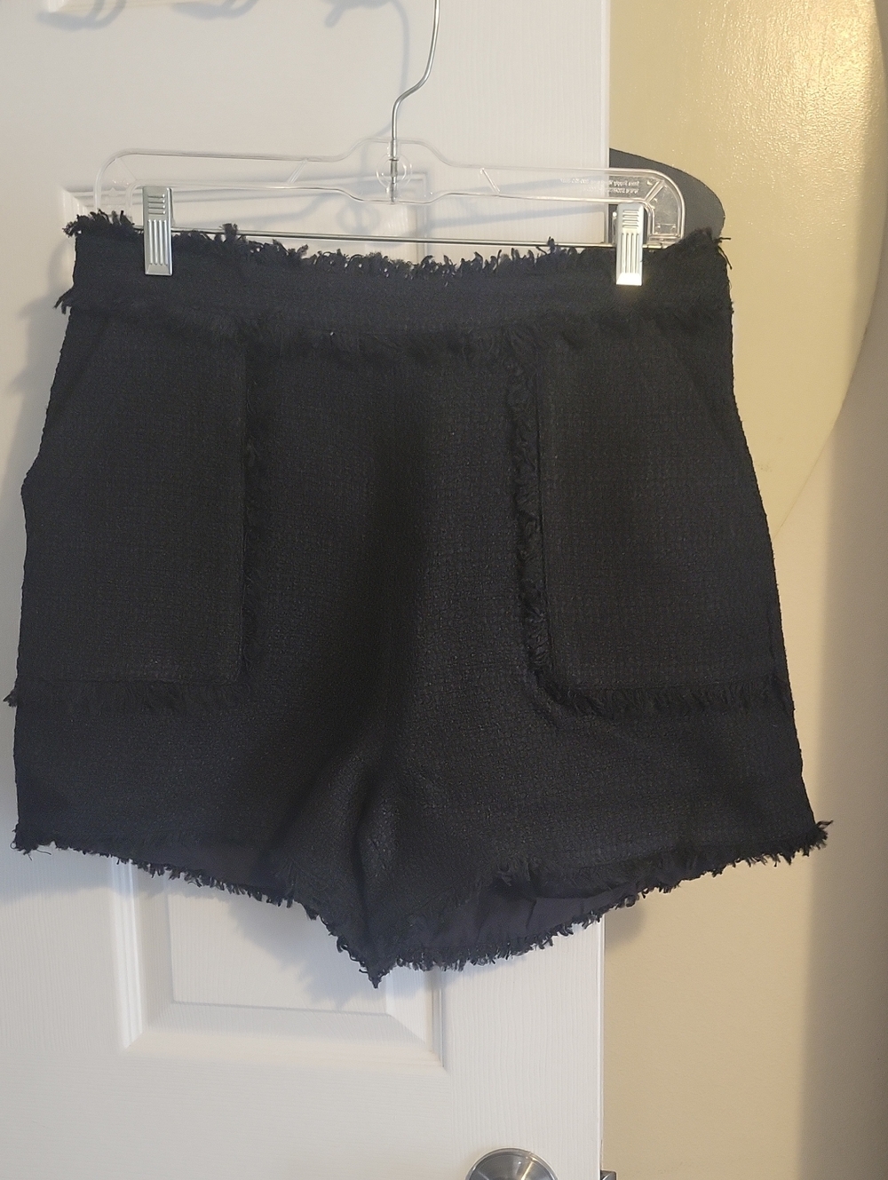 Aaron & Amber SzLg High-Waisted Black side Zip Textured Frayed hem Pocket Shorts